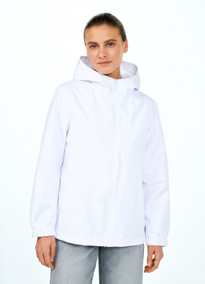 Ветровкабелаяскапюшоном
